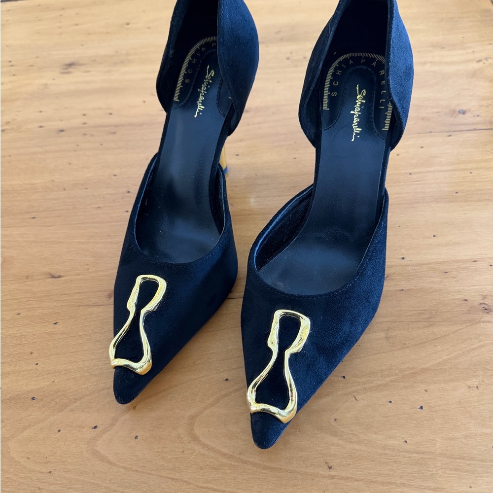 Elegant Black Heels with Gold Detailing Velvet Keyhole Size 8 Schiaparelli